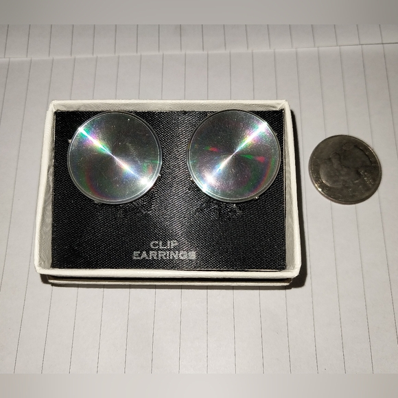 Vintage 60s Not sighed diffraction clips on earrings - Picture 2 of 3